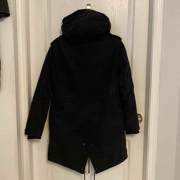 Black community winter parka - Picture 2 of 3
